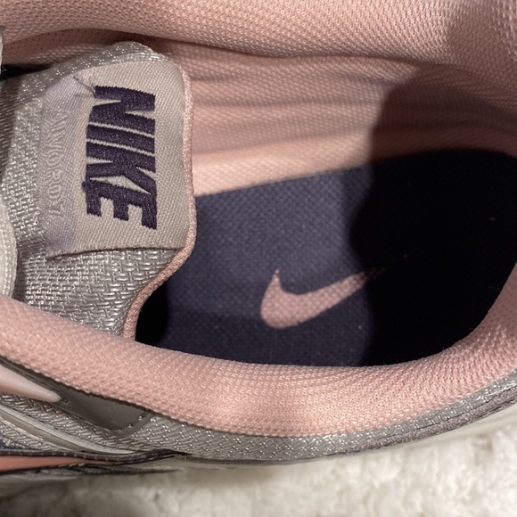 Womens Nike sneakers size 10 - Picture 7 of 7